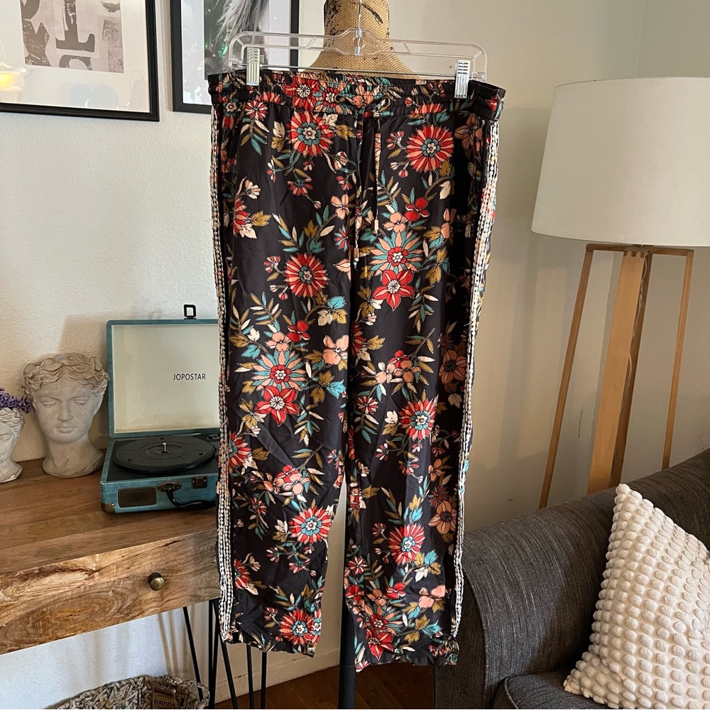 Anthropologie Floral Pantd Size M
